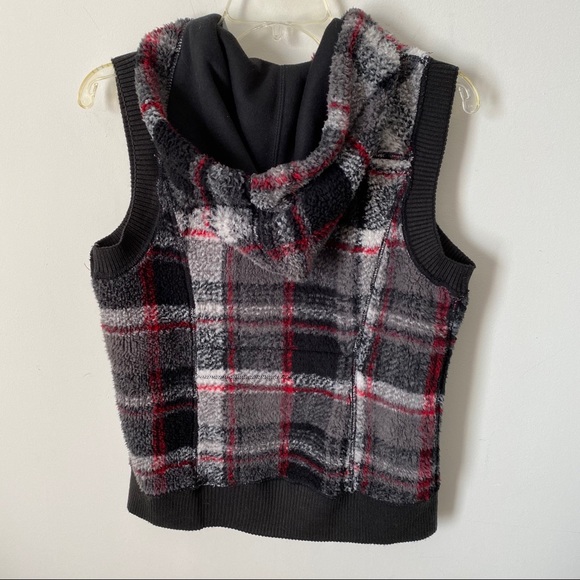 Maurices women’s plaid reversible vest size medium - Picture 2 of 8